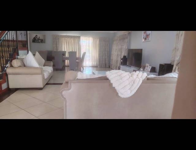 4 BEDROOM HOUSE FOR SALE IN WILLOWBROOK